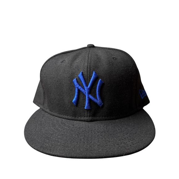 New York Yankees Cap Hat Fitted Size 8 Black New Era Embroidered Wool MLB 6124 - Picture 1 of 10